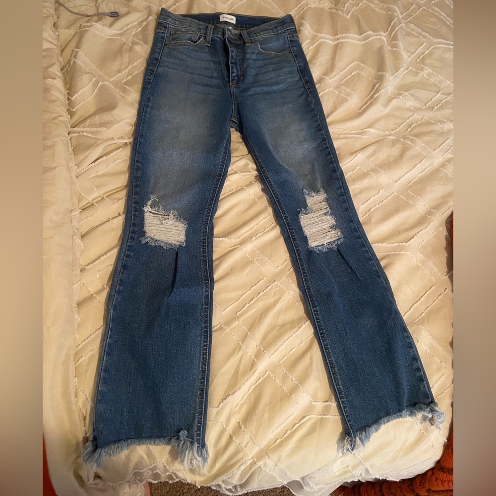 Sneak peek dark wash jeans super cute very comfy size 3/26